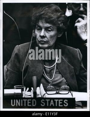 Mar. 03, 1981 - L'Organisation des Nations Unies, New York Le Conseil de sécurité s'est réuni ce mois-ci sur le problème au Liban. La photo montre la nouvelle ambassadrice américaine aux Nations unies Jeane J. Kirkpatrick au cours de la réunion du Conseil de sécurité. Banque D'Images