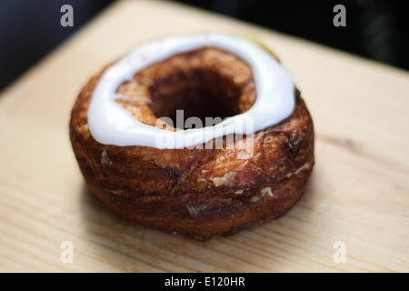 Un cronut d'une boulangerie à Montréal, au Québec. Banque D'Images