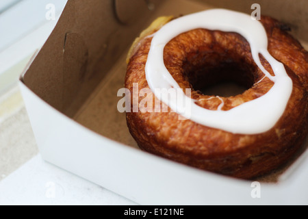 Un cronut d'une boulangerie à Montréal, au Québec. Banque D'Images