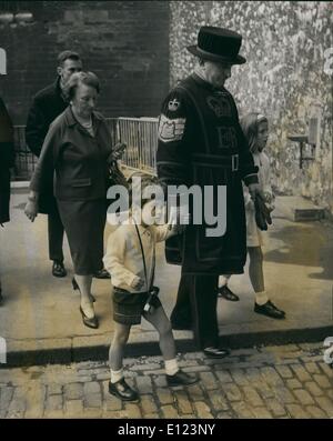 Mai 05, 1985 - les enfants visiter la tour Kennedy : les enfants de Mme Jacqueline Kennedy Caroline, 7, et Jean, ce matin, 4 Banque D'Images