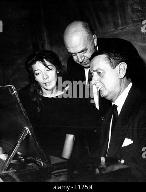 Jan 04, 2005 ; Paris, France ; dossier Photo. Date inconnue l'actrice française Juliette Greco à gauche Banque D'Images