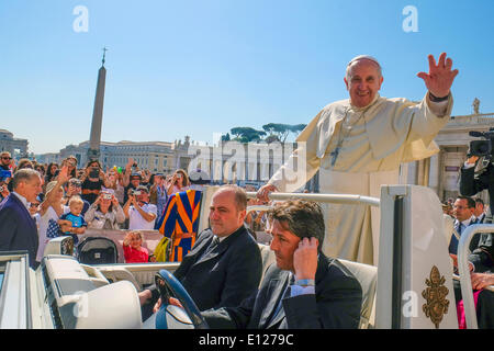 La cité du Vatican. 21 mai, 2014. Le pape François - Audience générale du 21 mai 2014 Crédit : Realy Easy Star/Alamy Live News Banque D'Images