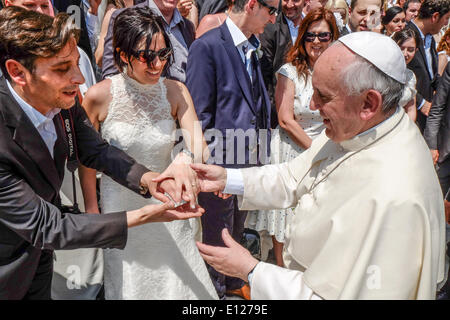 La cité du Vatican. 21 mai, 2014. Le pape François - Audience générale du 21 mai 2014 Crédit : Realy Easy Star/Alamy Live News Banque D'Images