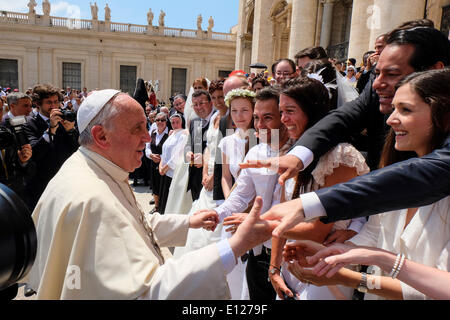 La cité du Vatican. 21 mai, 2014. Le pape François - Audience générale du 21 mai 2014 Crédit : Realy Easy Star/Alamy Live News Banque D'Images