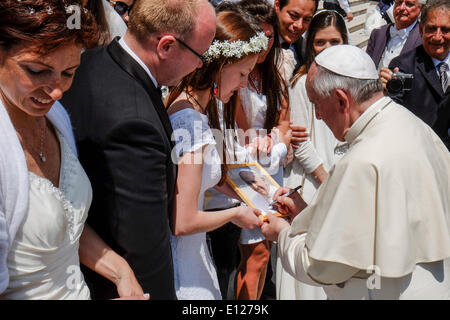 La cité du Vatican. 21 mai, 2014. Le pape François - Audience générale du 21 mai 2014 Crédit : Realy Easy Star/Alamy Live News Banque D'Images