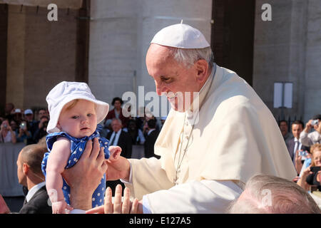 La cité du Vatican. 21 mai, 2014. Le pape François - Audience générale du 21 mai 2014 Crédit : Realy Easy Star/Alamy Live News Banque D'Images