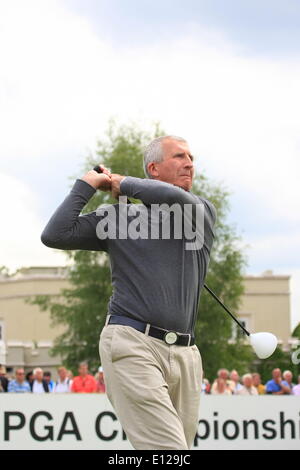 Wentworth, Surrey, UK. 21 mai, 2014. Inscrivez-vous célébrités les stars du PGA European Golf Tour sur les verts de Wentworth pour la vitrine annuelle BMW PGA Championship Pro-Am. La BBC TV Crédit : Rob BONNET/Motofoto Alamy Live News Banque D'Images