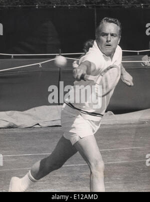 Jan 18, 2011 - Hyannisport, Massachusetts, États-Unis - Robert Sargent Shriver, JR. (9 novembre 1915 Ð 18 Janvier, 2011) était un homme politique américain et militant. Connu sous le nom de R. Sargent Shriver ou Sarge, il est surtout connu comme partie de la famille Kennedy, comme à l'origine de la création du Corps de la paix, et que le candidat du Parti démocratique pour le vice-président des États-Unis - qu'ils ont remplacé les prête-nom Thomas Eagleton, qui a démissionné du ticket lors de l'élection présidentielle américaine de 1972. Shriver est décédé à l'âge de 95 ans le 18 janvier, 2011 Banque D'Images