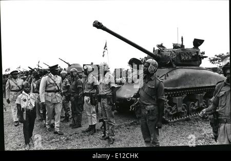 Le 12 décembre 2011 - L'inspection d'Idi Amin, son réservoir de troupes. . Banque D'Images