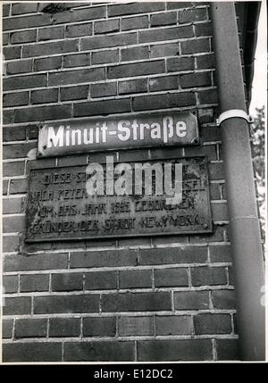 19 décembre 2011 - Pour decenniums il y a une rue Minuit à Wesel. En mémoire du fondateur de New York ils ont fixé une plaque de fer Banque D'Images