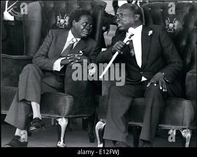 09 janvier 2012 - Moi/Obote. Kenya/Ouganda Président du Kenya et Président en exercice de l'OUA M. Daniel Arap Moi (à droite) s'entretient avec le président ougandais Milton Obote. Banque D'Images