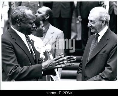 09 janvier 2012 - Moi/Waldheim Ã¢â€" Kenya/ONU le Président Daniel Arap Moi du Kenya avec le Secrétaire général Kurt Waldheim. Banque D'Images