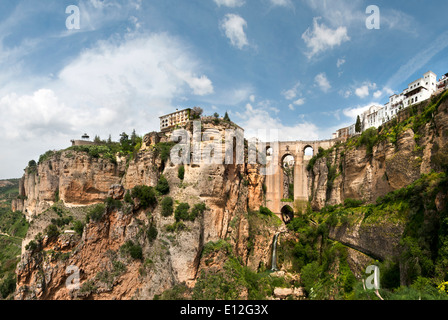 18e siècle ( ) du pont Puente Nuevo enjambant la Gorge El Tago rio Guadalevin rivière au-dessus de la Ronda, Andalousie Espagne Banque D'Images