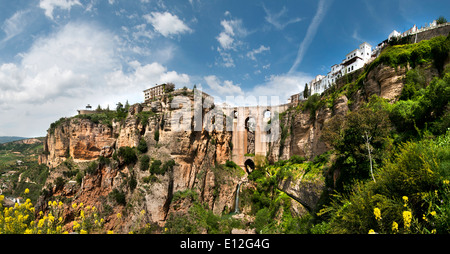 18e siècle ( ) du pont Puente Nuevo enjambant la Gorge El Tago rio Guadalevin rivière au-dessus de la Ronda, Andalousie Espagne Banque D'Images