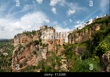 18e siècle ( ) du pont Puente Nuevo enjambant la Gorge El Tago rio Guadalevin rivière au-dessus de la Ronda, Andalousie Espagne Banque D'Images