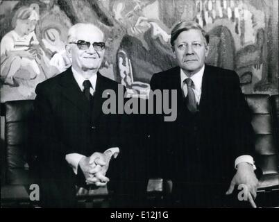 09 janvier 2012 - Le Président brésilien Ernesto Geisel en west-Allemagne : le 5 mars 1978, le président de la République fédérative du Brésil, Ernesto Geisel, sa femme et certains de ses ministres sont venus pour une visite de six jours en République fédérale d'Allemagne. Les invités du Brésil a visité non seulement de Bonn et de Berlin, où ils ont rencontré des hommes politiques allemands, mais aussi d'instituts de recherche nucléaire dans plusieurs pays d'West-Germany. Photo montre le président brésilien Ernesto Geisel (l.) et le Chancelier fédéral Helmut Schmidt (r. Banque D'Images