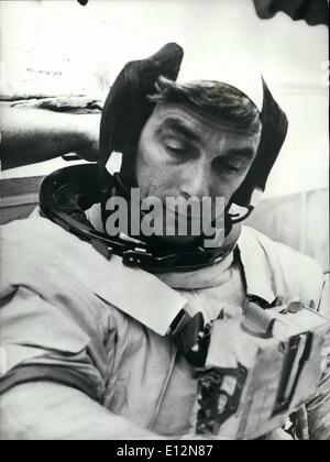 24 février 2012 - lancement d'Apollo 17 d'aller de l'avant. Le compte à rebours vers la dernière mission Apollo sur la lune, a continué à Cap Kennedy aujourd'hui quand la menace d'une grève qui aurait pu retarder la mission d'un mois a été évitée, par l'accord entre la compagnie Boeing et un groupe de travailleurs de l'aérospatiale. Le lancement d'Apollo 17 est prévue pour le mercredi 6 décembre. Photo montre : Le Capitaine Eugene A. Cernan, commandant de mission. Banque D'Images