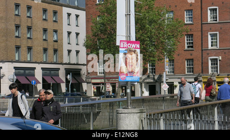 Une affiche électorale pour Agnes Brown, mieux connu sous le nom de caractère tv Mme Brown a joué par Brendan O'Carroll à Dublin Banque D'Images