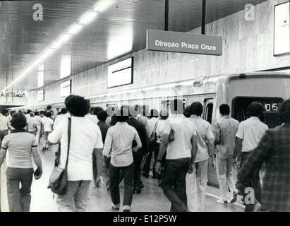 24 février 2012 - RioÃ¢â€¢â Ã Métro - Les personnes qui prennent le train. Mars 1979, Rio de Janeiro, Brésil. Banque D'Images