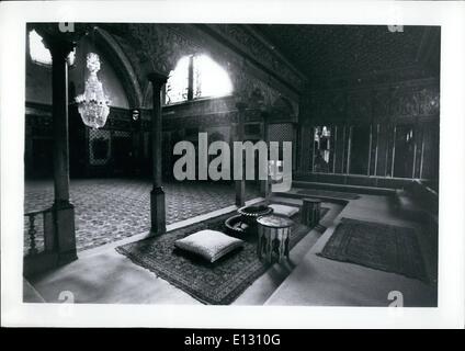 Le 26 février 2012 - Dans le Harem impérial, un étrange silence règne dans l'énorme - et -désert - l'opulence des Hunkar Salon ou une grande salle des fêtes du palais de Topkapi. La chambre immense servi les caprices et vanité de la famille impériale, leurs circoncisions rituelles de jeune princesse, leurs mariages voilée, les plaisirs des gouvernants ésotérique de millions sur trois continents. Banque D'Images