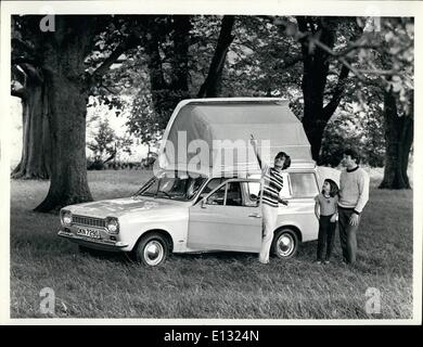 Le 26 février 2012 - Le nouveau ''ELBA'' Dormobile basé sur le Ford Escort 8cwt van. Un confortable 4 places, deux couchages dans le confort d'un lit de 6 pieds et une de plus dans les lits superposés au niveau du toit. Banque D'Images