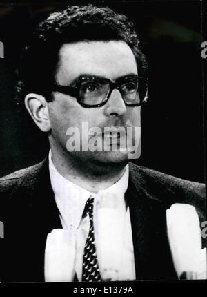 29 février 2012 - Rudolf Gerhart Baum - le nouveau ministre fédéral de l'intérieur : Gerhart Baum (Rudolf Rudolf Gerhard Baum - notre photo) est le nom du nouveau ministre de l'intérieur de la République fédérale d'Allemagne. Le successeur du ministre démissionnaire Werner Maihofer a été jusqu'à présent secrétaire d'État au Ministère de l'intérieur, à Bonn. Il a 45 ans et également membre de la Freie Demokratische Partei (comme Maihofer) Banque D'Images