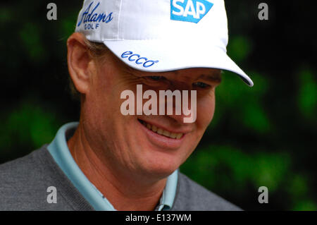 Wentworth, Surrey, UK. 21 mai 2014. Ernie Els joue dans le BMW Championship Pro-Am au Wentworth Golf Club. Credit : Bigred/Alamy Live News Banque D'Images