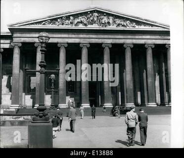 29 février 2012 - Le British Museum au cœur de Bloomsbury à Londres. Le bâtiment tel qu'il est aujourd'hui a été achevé en 1847 sur les plans de Sir R. narquois, et se tient sur le site de l'original Montague House. Il contient la plus grande bibliothèque du pays, de même que les ministères de l'égyptologie, l'Art Oriental, grec et romain, manuscrits et galeries Banque D'Images