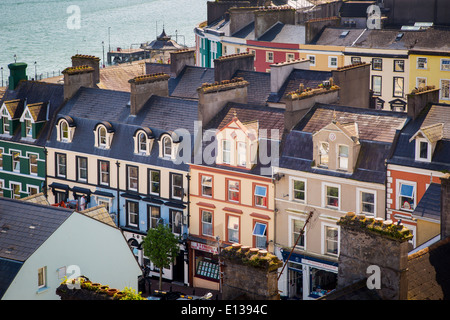 Maisons attachées près du quai, Cobh, dans le comté de Cork, Irlande Banque D'Images