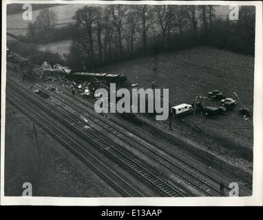 29 février 2012 - Dix tués dans accident ferroviaire de Didcot : Dix personnes ont été tuées et 106 blessées dans l'accident à Didcot, Berks. hier de la London - lié train d'excursion. Photo : Vue aérienne de la scène à Didcot ce matin. Banque D'Images