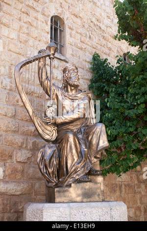 Statue du Roi David près de la tombe du roi David à Jérusalem, Israël Banque D'Images