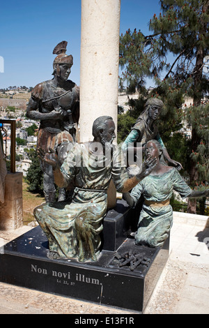 Statue de Peter niant Jésus à l'église de Saint Pierre à Gallicantu, Jérusalem, Israël, Terre Sainte Banque D'Images