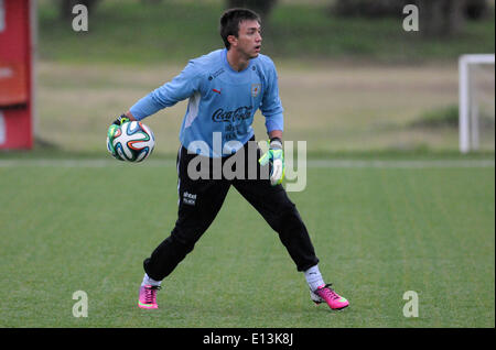 Montevideo, Uruguay. 21 mai, 2014. L'équipe nationale d'Uruguay gardien Fernando Muslera prend part au cours d'une session de formation à la veille de la Coupe du Monde de football, à l'Uruguay Celeste complexe, à Montevideo, capitale de l'Uruguay, le 21 mai 2014. © Nicolas Celaya/Xinhua/Alamy Live News Banque D'Images