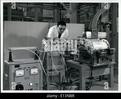 Mars 02, 2012 - Le Laboratoire de Culham, près de Abingdon, Berkshire : un interrupteur diélectrique solide avec remplacement automatique de la constante diélectrique. Ce commutateur est évalué à 40 kilovolts, 100 et 100 kiloampères coulombs. Il a été développé à culham pour s'acquitter de condensateurs et bobines en court circuit. Caractéristiques de ce commutateur sont sa simplicité, fiabilité et faible inductance. Banque D'Images