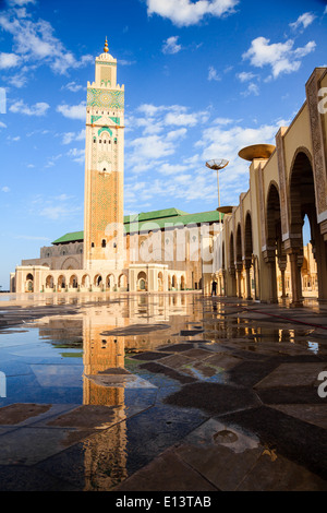 Grande Mosquée Hassan II et la réflexion à Casablanca maroc Banque D'Images