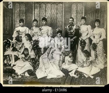 Mar. 27, 2012 - Le Roi George et de la Reine Mary et Cortège---- une intéressante photographie de King George et son épouse avec d'honneur, à l'occasion de leur mariage, 6 juillet 1893. Banque D'Images