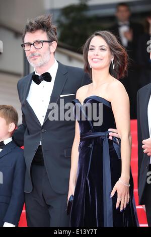 L'actrice française Bérénice Bejo et son mari, réalisateur Michel Hazanavicius assister à la première de "la recherche" au cours de la 67e Festival International du Film de Cannes au Palais des Festivals de Cannes, France, le 21 mai 2014. Photo : Hubert Boesl - PAS DE SERVICE DE FIL Banque D'Images