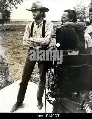 31 mars 2012 - Peter Fonda dirige premier film : Peter Fonda frère de controverse Jane Fonda et fils de l'acteur Henry Fonda, a été occupé au Nouveau Mexique de diriger son premier film. La photo, intitulée ''Le Mercenaire'', est décrit comme un Western rugissant rip dans la vraie tradition de l'ancien ouest. Peter Fonda qui a également dans le film dit qu'il attend avec impatience le jour où il ne fait rien mais direct. Banque D'Images