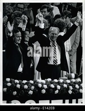 Mar. 31, 2012 - juillet , 1980 Detroit, Michigan .Ronald Reagan reçoit l'investiture républicaine pour la présidence des États-Unis. OPS prête-nom Ronald Reagan avec George Bush, candidat au poste de vice-président et ancien président Ford sur le podium après Mr.Reagans discours d'acceptation. Banque D'Images