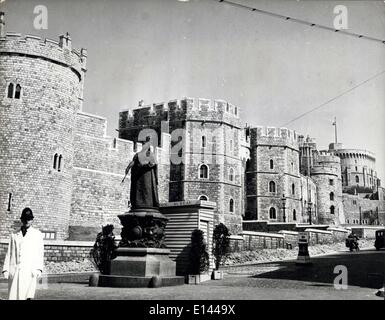 Avril 04, 2012 - L'entrée de la colline du Château, le château de Windsor, dominé par l'état de la reine Victoria. Après le Prince Consort est mort, la reine Victoria a passé la plupart de son temps à Windsor, et devint connu comme ''La Veuve de Windsor' Banque D'Images