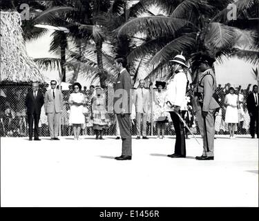 Avril 04, 2012 - le prince Charles rend visite à la Gilbert & Ellice Islands : Son Altesse Royale le Prince Charles en photo lors de sa visite à l'Îles Gilbert et Ellice du 15 au 19 octobre 1970 Banque D'Images