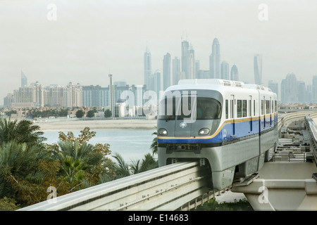 Emirats arabes unis, dubaï, Monorail sur Palm Jumeirah Banque D'Images