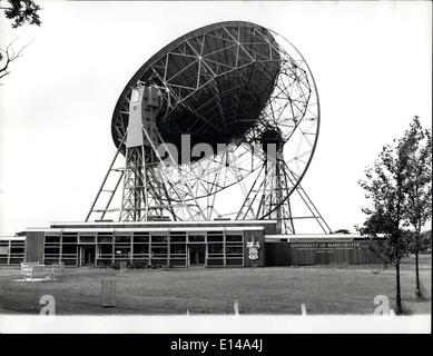 Le 17 avril 2012 - La Grande-Bretagne mène en radioastronomie : Les oreilles que bientôt l'univers pour les émissions de radio des galaxies et Banque D'Images