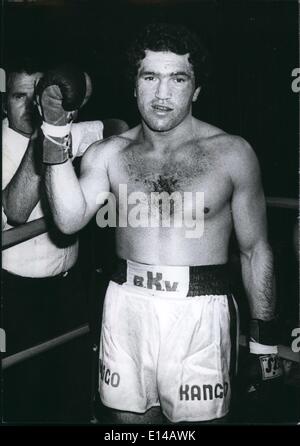 Le 17 avril 2012 - boxeur italien Rocco Mattioli qui en août vont lutter contre le champion allemand Eckenhard Dagge à Berlin. Banque D'Images