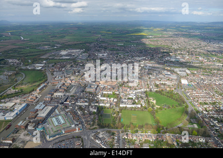 Une vue aérienne à la recherche de la ville de Gloucester sud vers le parc avec une place importante dans l'avant-plan Banque D'Images