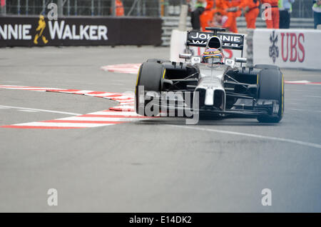 Monaco. 22 mai 2014. Jenson Button (GBR), driver pour Vodafone McLaren F1 Racing, sur la voie au cours de la pratique de la Formule 1 Monaco Grand Prix, Monte Carlo, Monaco. Crédit : Kevin Bennett/Alamy Live News Banque D'Images