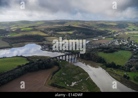 Une vue aérienne de St allemands à Cornwall montrant le viaduc sur la rivière Lynher Banque D'Images