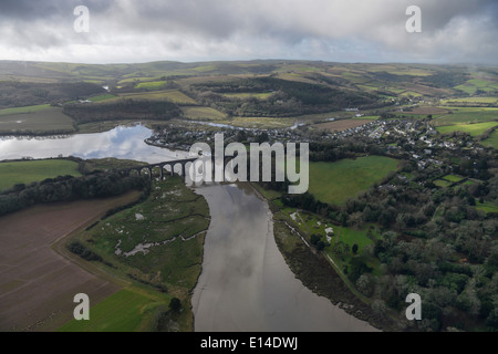 Une vue aérienne de St allemands à Cornwall montrant le viaduc sur la rivière Lynher Banque D'Images