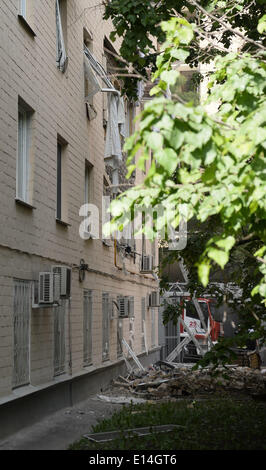 Moscou. 22 mai, 2014. Photo prise le 22 mai 2014 affiche le site d'une explosion de gaz dans la région de Moscou, Russie. Au moins quatre personnes ont été blessées dans une explosion de gaz ici jeudi, le Ministère des situations d'urgence de la ville a déclaré jeudi. Credit : Jia Yuchen/Xinhua/Alamy Live News Banque D'Images