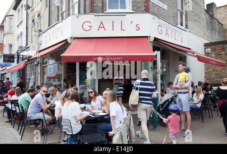 Gail d'Boulangerie artisanale sur Northcote Road occupé avec Diners - London UK Banque D'Images